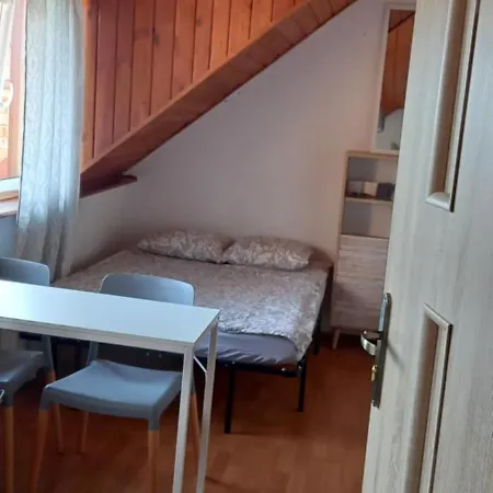 Domek Pod Sosnami Pokoje 2-3 Osobowe Homestay szállás *