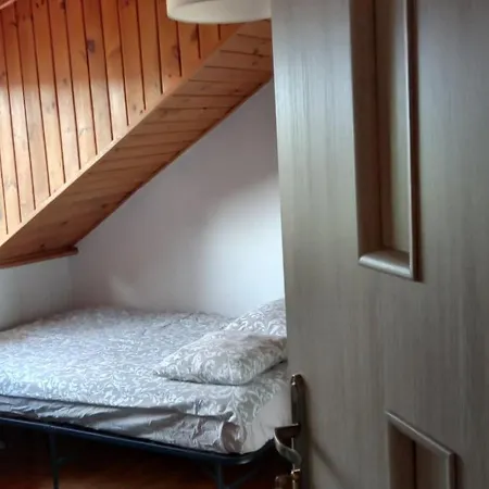 ホームステイ Domek Pod Sosnami Pokoje 2-3 Osobowe *