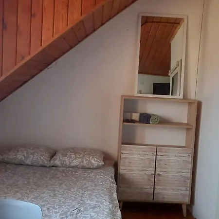 Domek Pod Sosnami Pokoje 2-3 Osobowe *