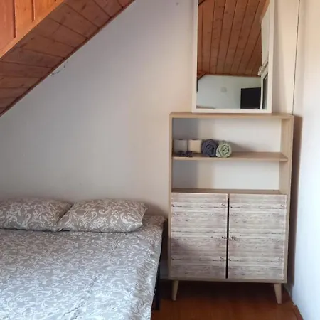 Domek Pod Sosnami Pokoje 2-3 Osobowe