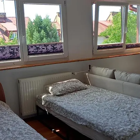 Domek Pod Sosnami Pokoje 2-3 Osobowe ホームステイ ミエルノ