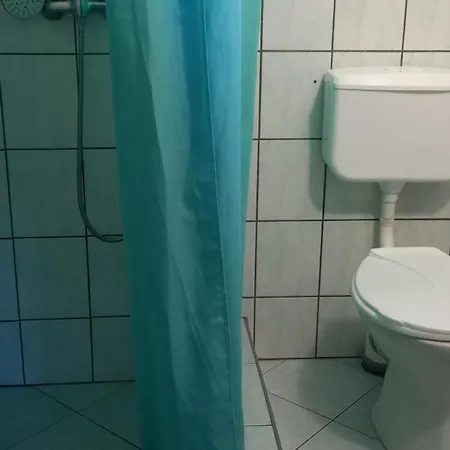 Domek Pod Sosnami Pokoje 2-3 Osobowe ミエルノ