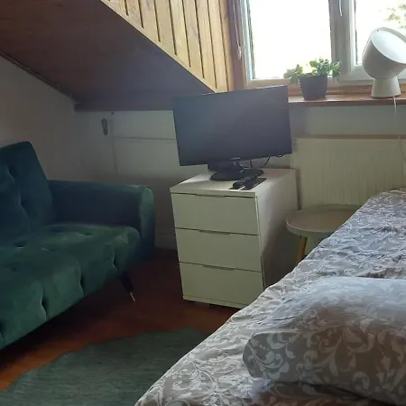 ホームステイ Domek Pod Sosnami Pokoje 2-3 Osobowe *