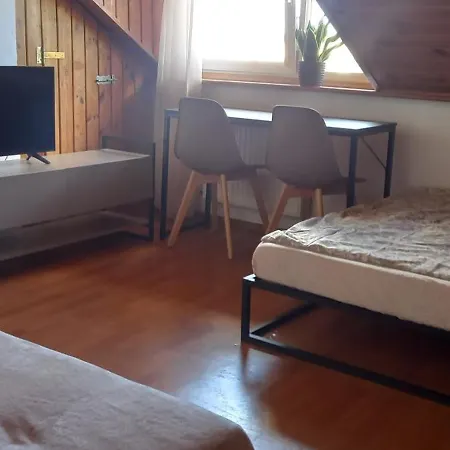 Domek Pod Sosnami Pokoje 2-3 Osobowe Privat bolig *